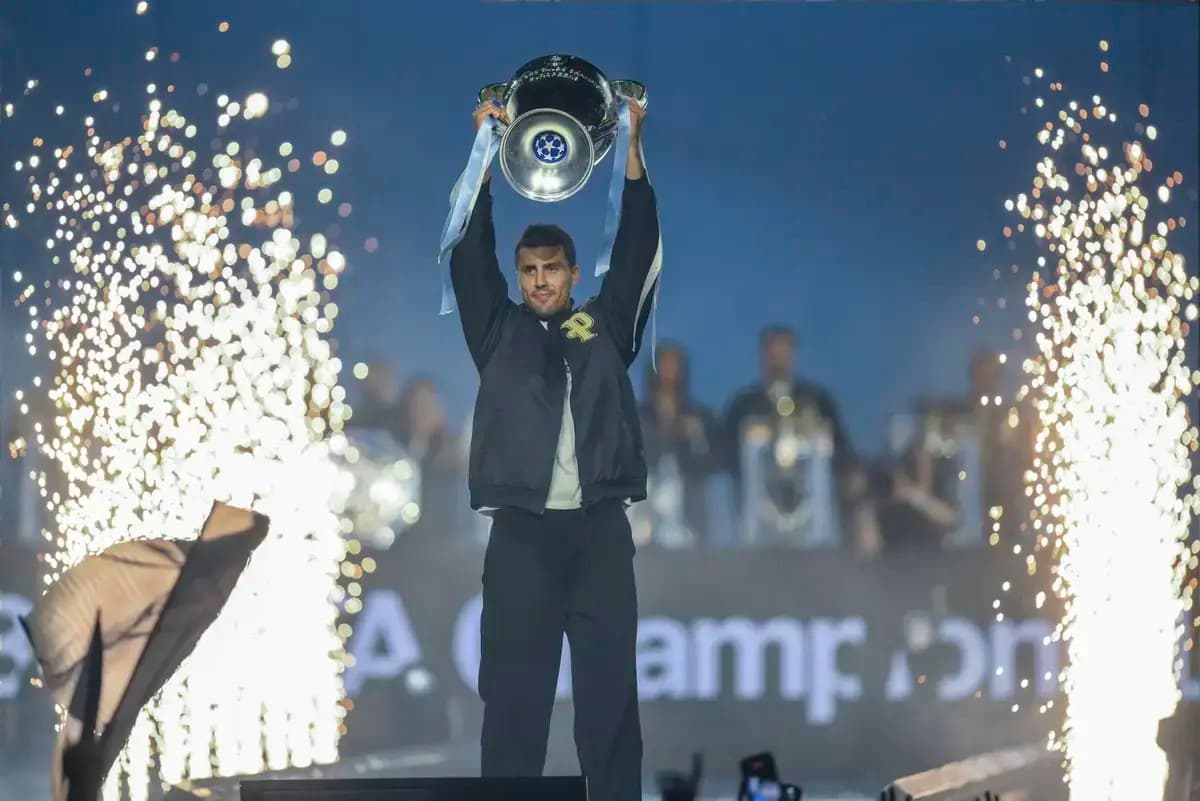 Rodri relays Real Madrid transfer desire to friends as Manchester City face major dilemma
