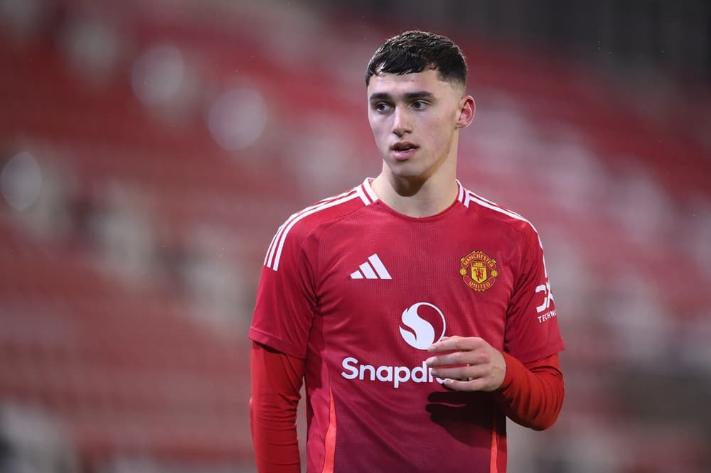 Arsenal push for double youth deal with Manchester United