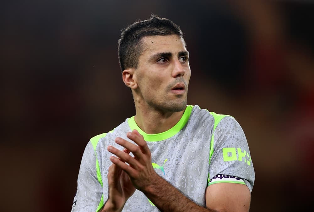Barcelona join Real Madrid in race for Manchester City signing