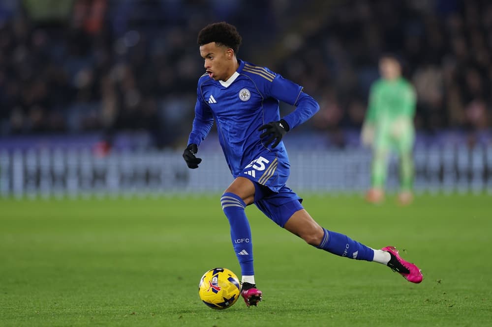 Manchester United lead Arsenal in race for Leicester signing