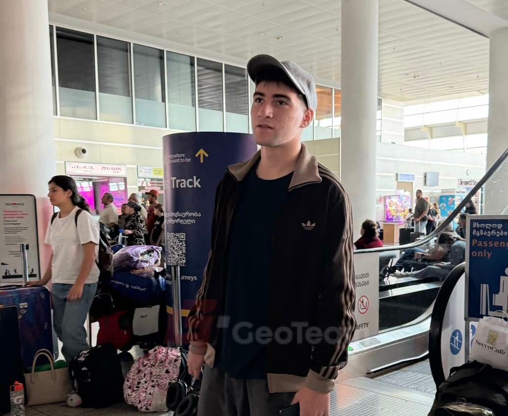 New images emerge of young winger travelling for Arsenal medical