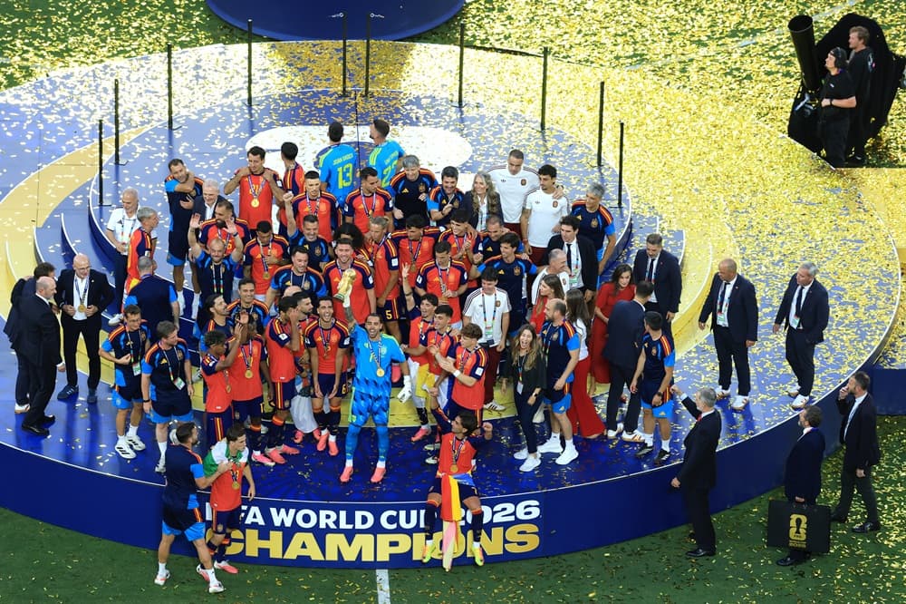 Video: Arsenal 30yo gets caught in netting after World Cup win