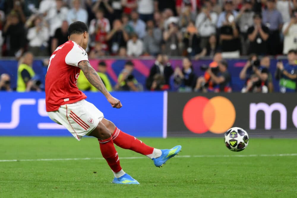 Arsenal fans buy Gabriel shirts after final miss