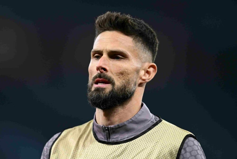 39yo ex-Gunner signs contract extension