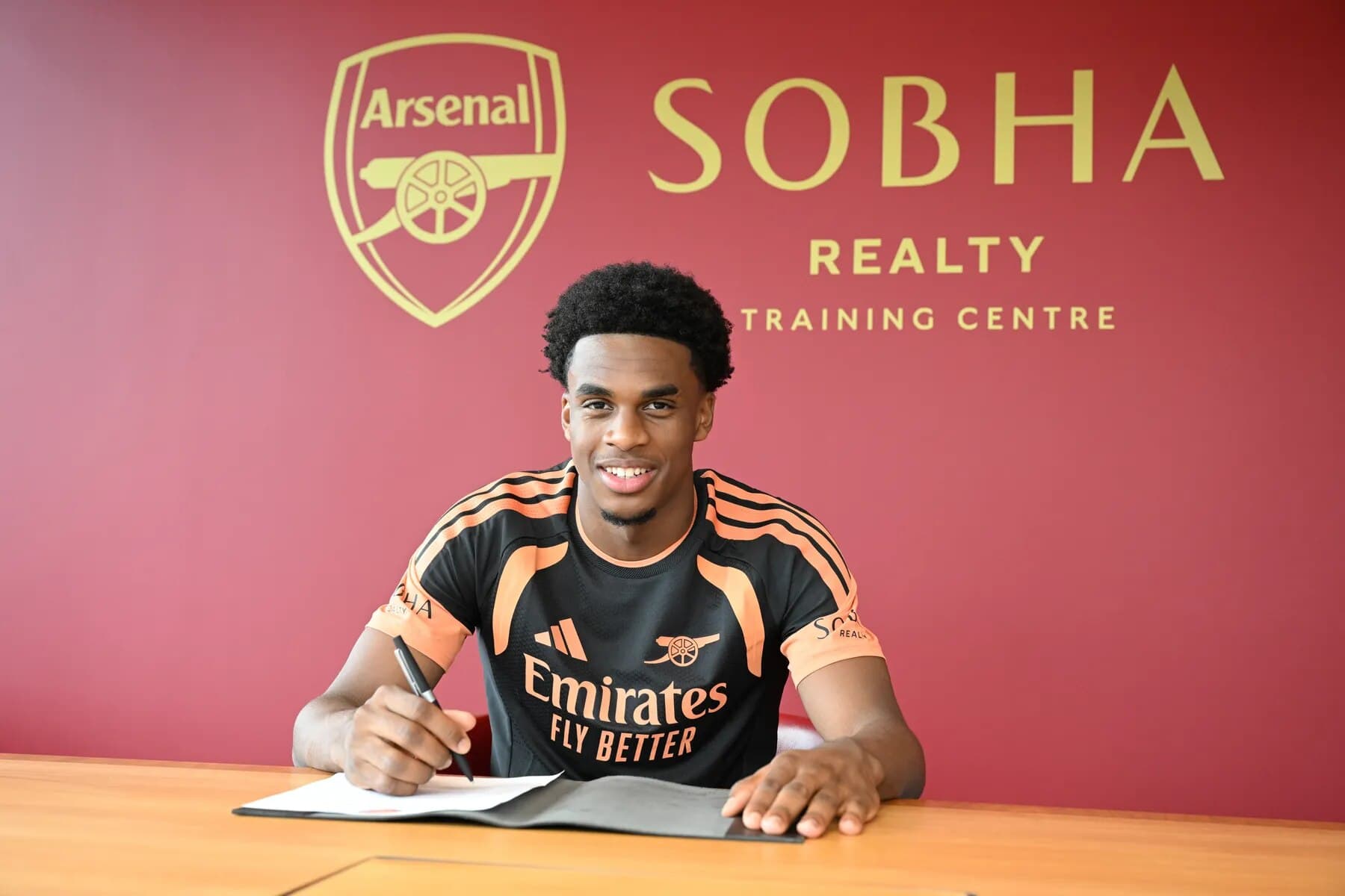 Arsenal confirm signing of Liverpool youth striker
