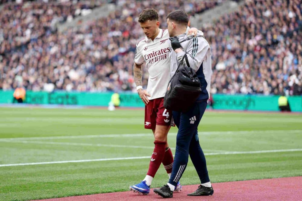 Arsenal exit talk cools as injury complicates interest