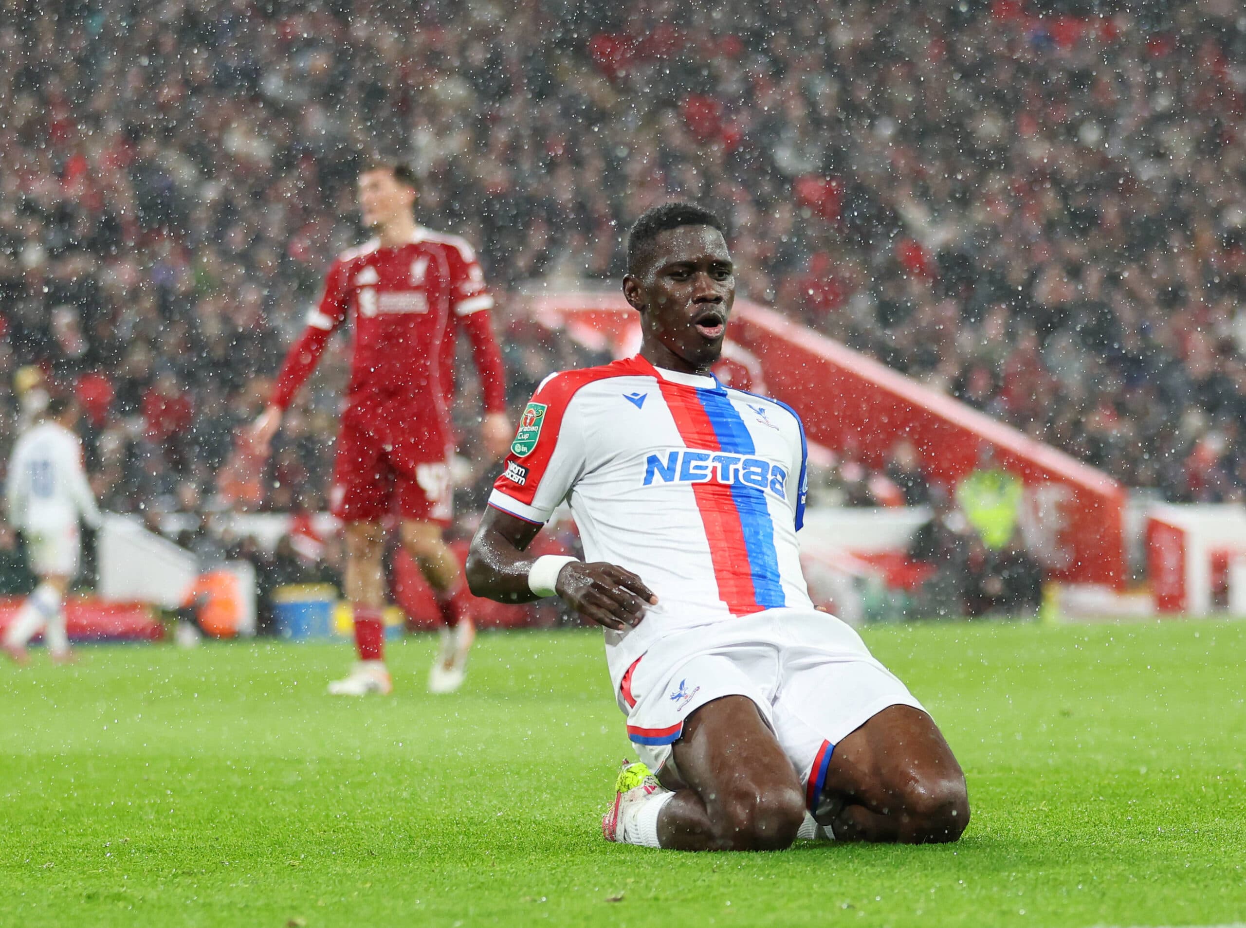 Report: Manchester United have opened talks to sign Premier League forward