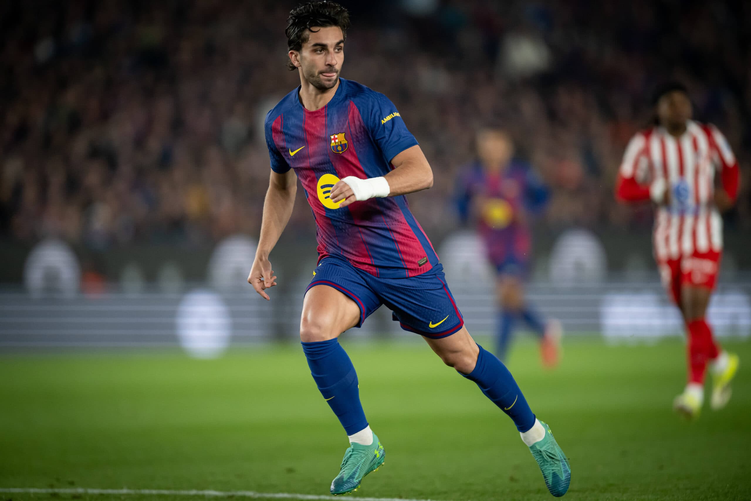 Journalist: Barcelona facing crucial decision over striker pursuit
