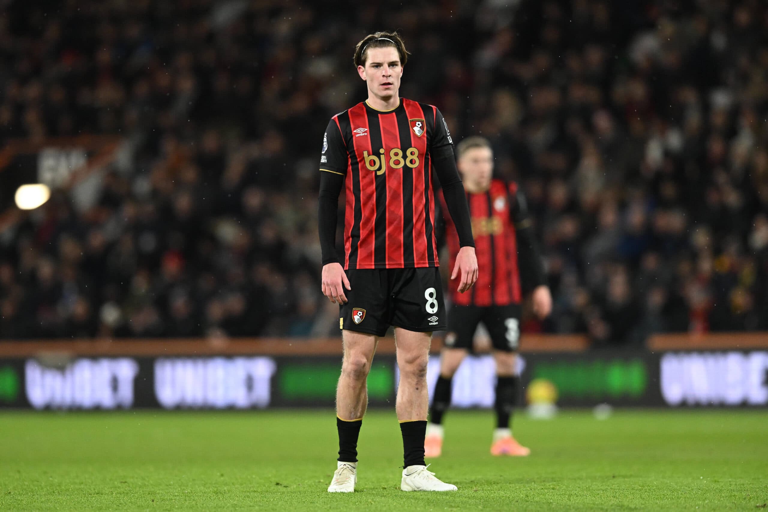 Report: Chelsea ready to pay £70m to sign Premier League midfielder