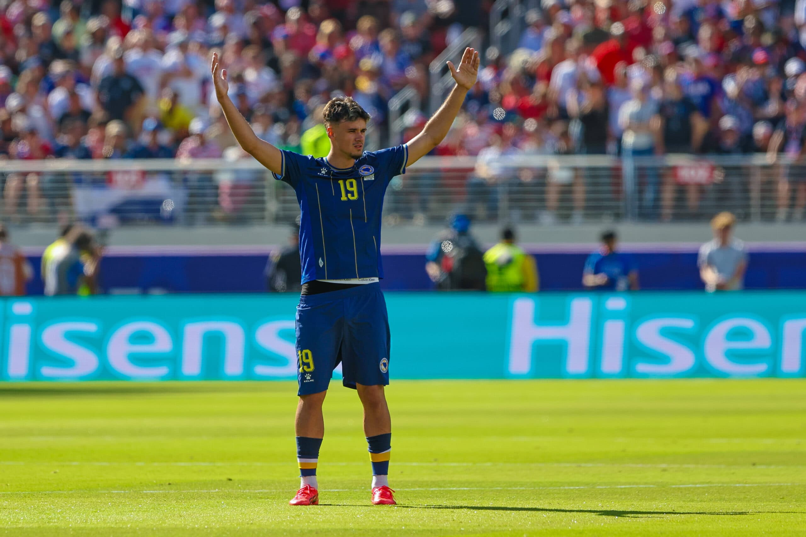 Report: Chelsea submit offer for Bundesliga star