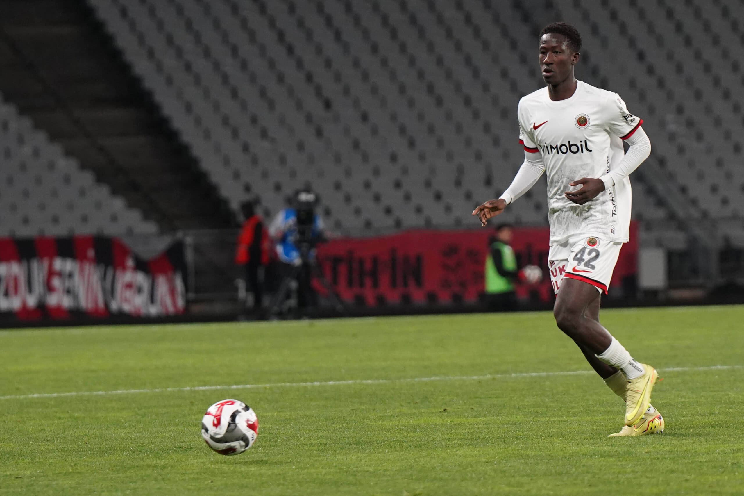Report: Spurs set to battle Brentford in the race to sign young midfielder