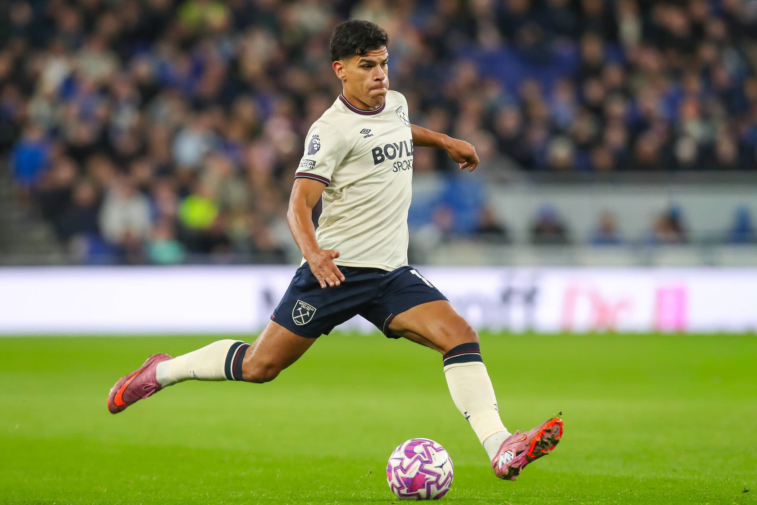 Report: Man United want to sign 21-year-old midfielder in £50m deal