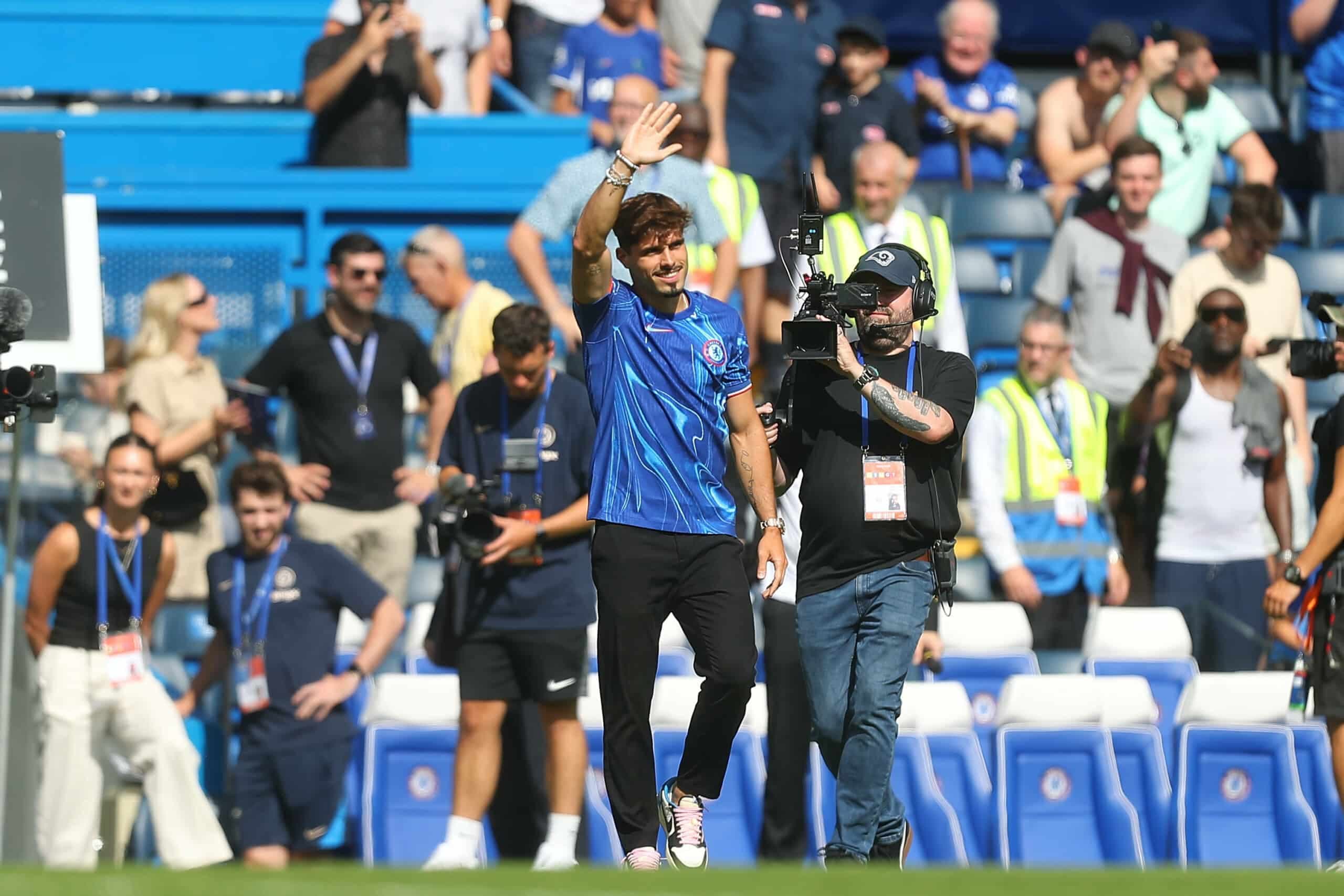 Report: Man City remain interested in move for Chelsea forward