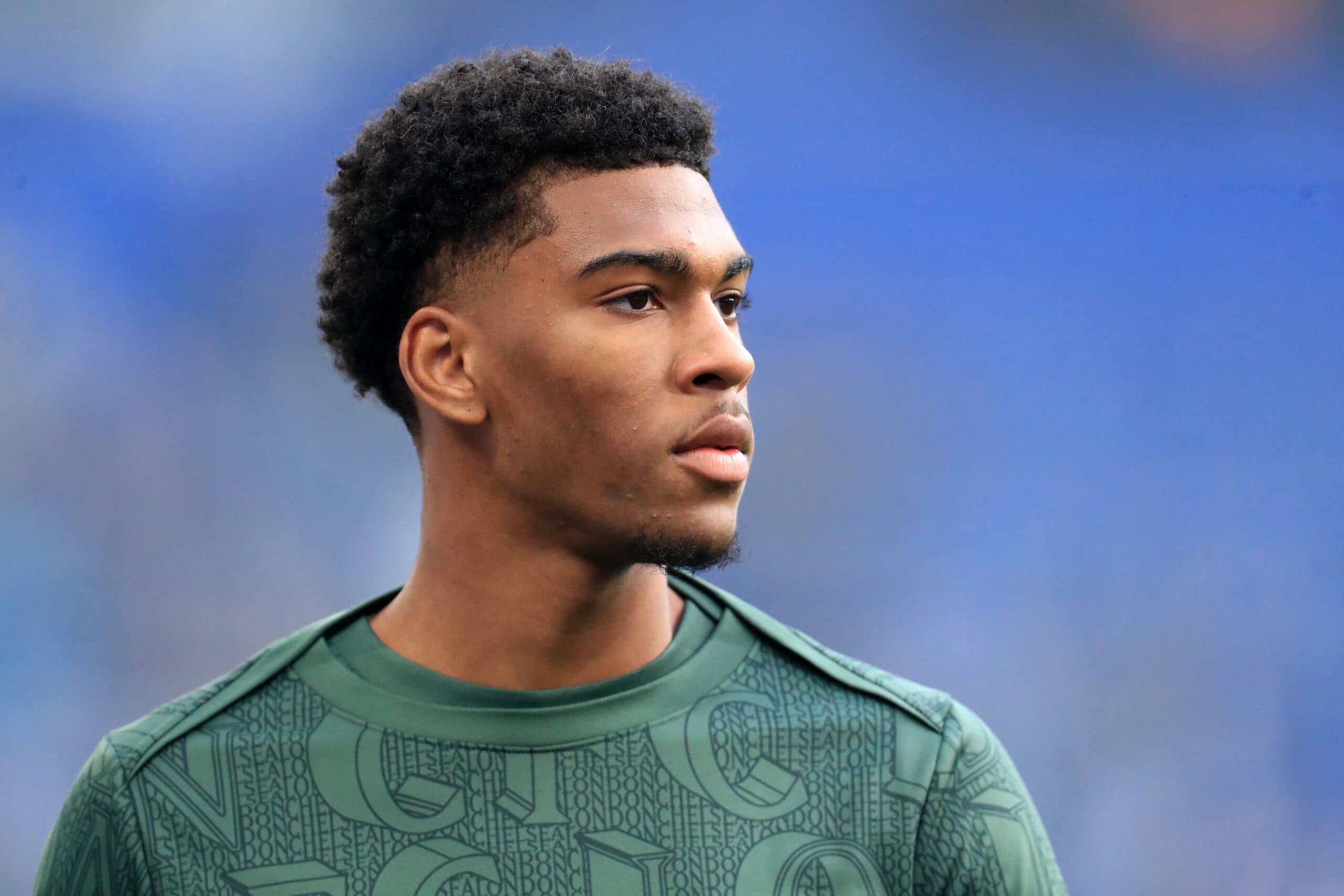 Report: Brentford pushing in £20m move for Chelsea defender