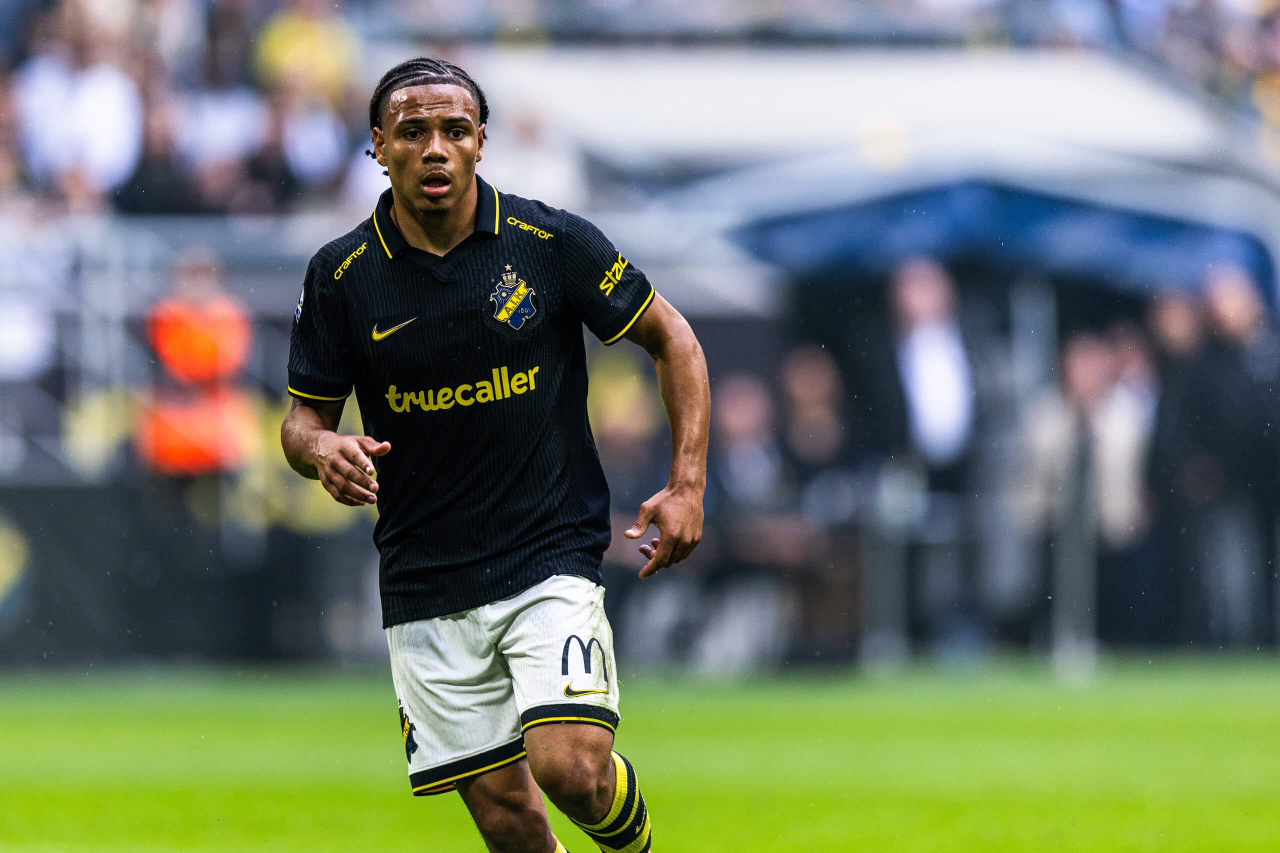 Report: Arsenal keen on move for 17-year-old wonderkid