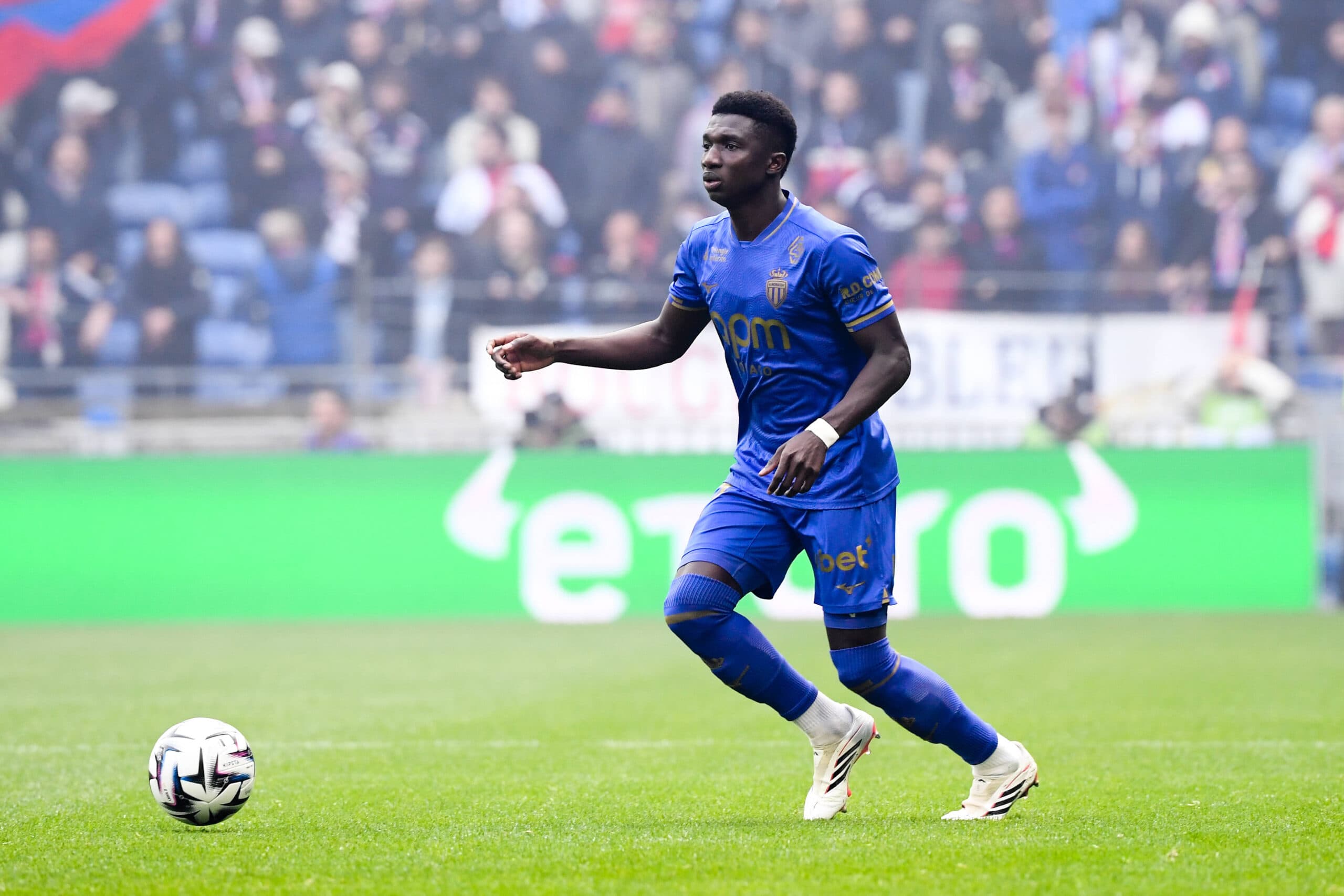 Report: Chelsea closing in on deal to sign Ligue 1 midfielder