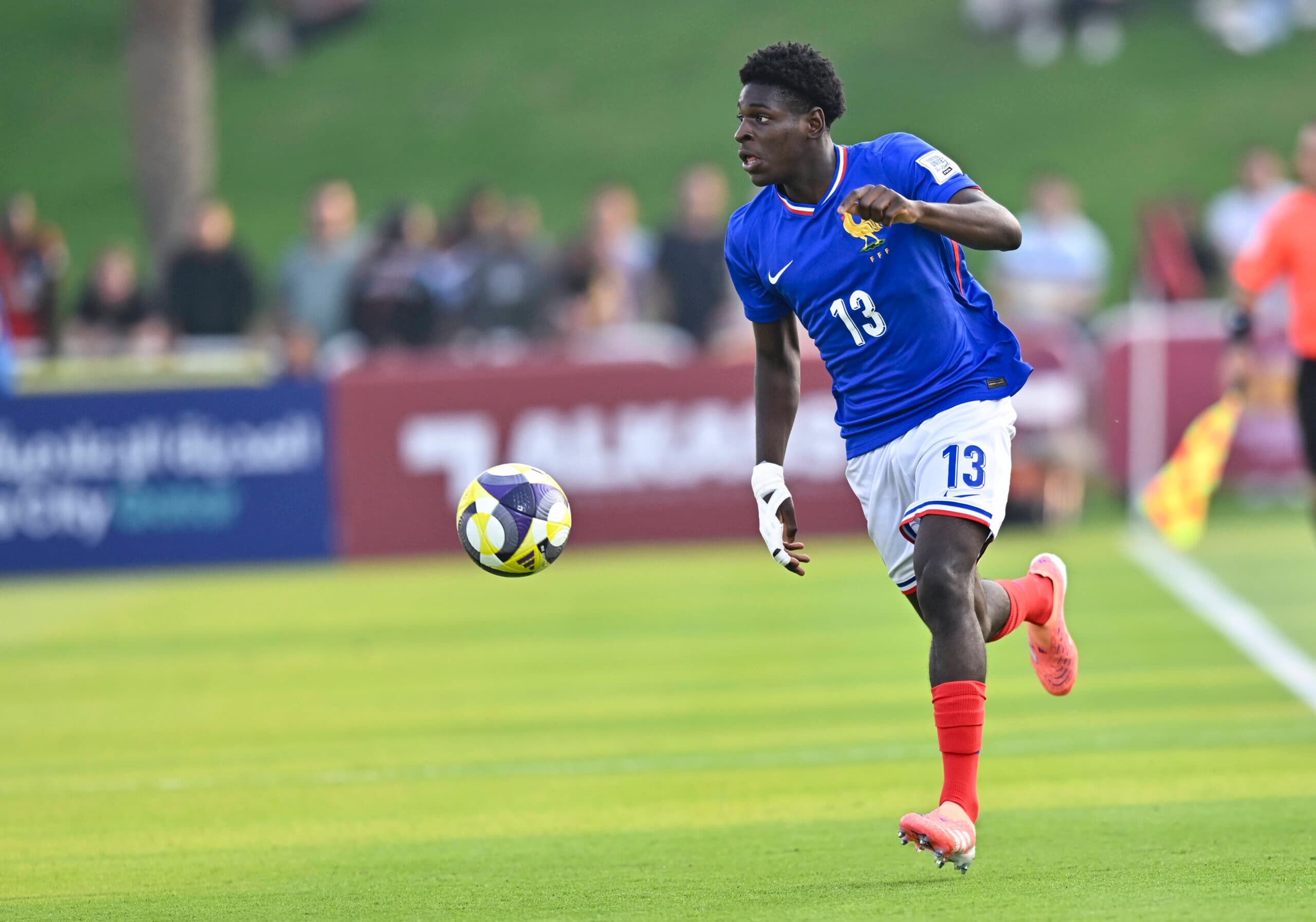 Arsenal Could Beat Barcelona to Huge Defensive Prospect