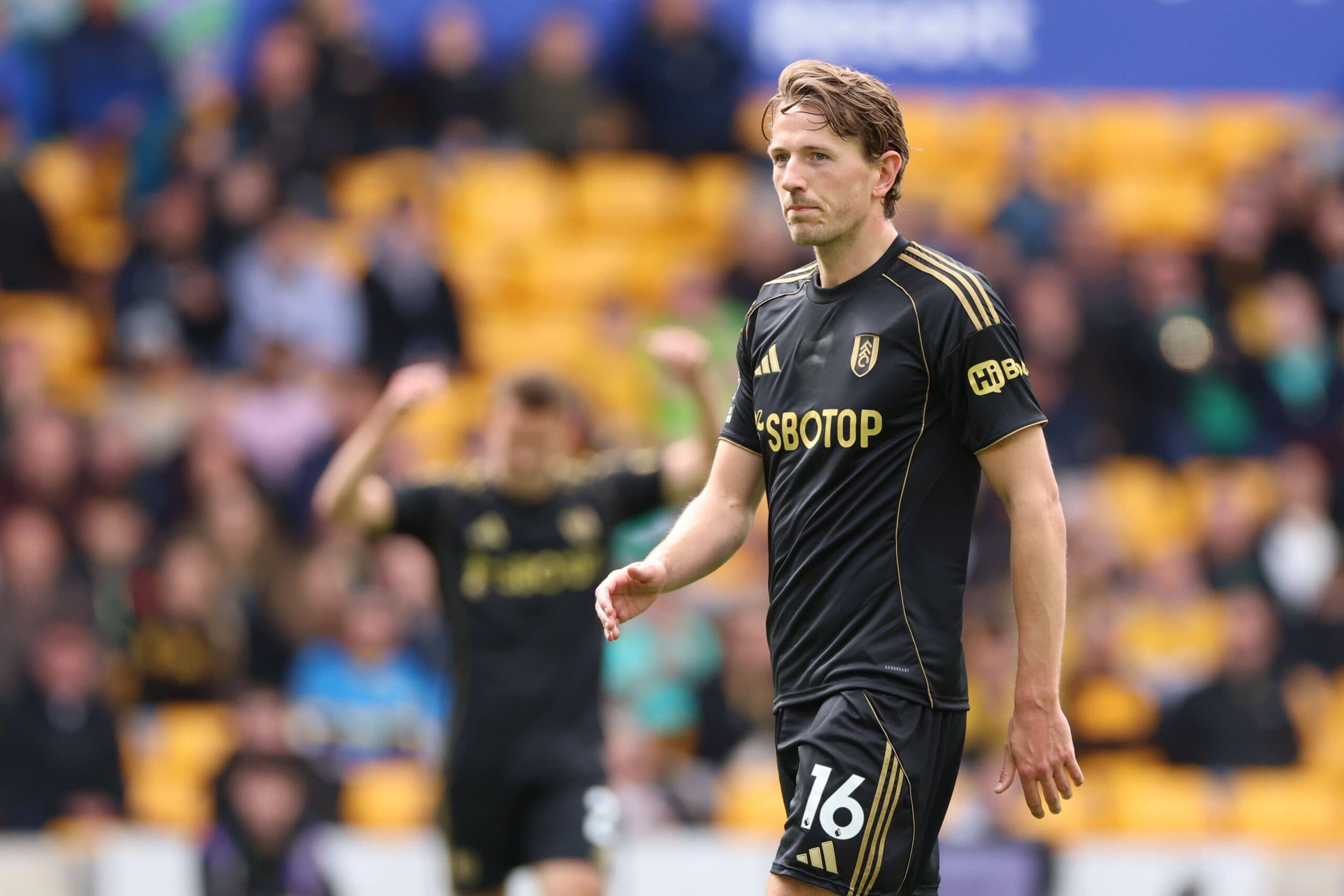 Report: Man United seriously considering surprise move for Premier League midfielder
