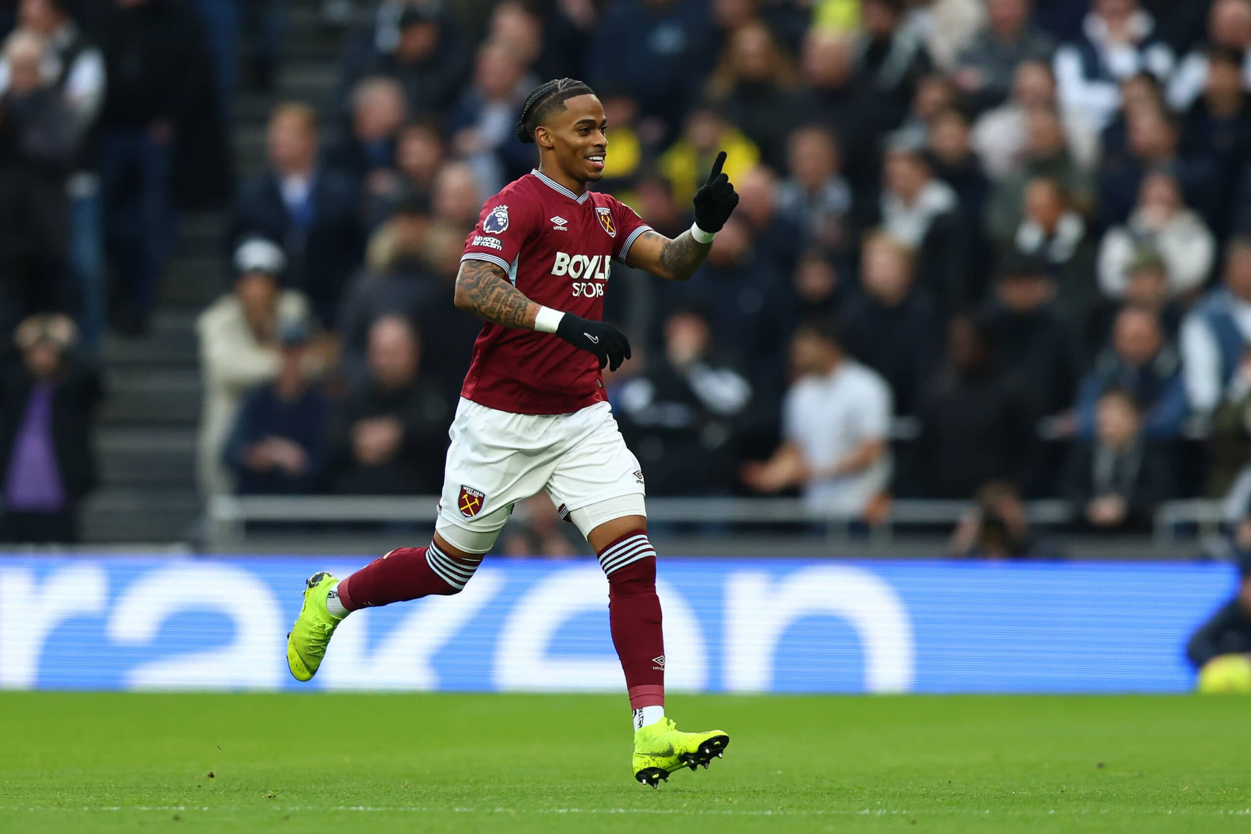Report: Tottenham Hotspur looking to complete double transfer raid on rivals