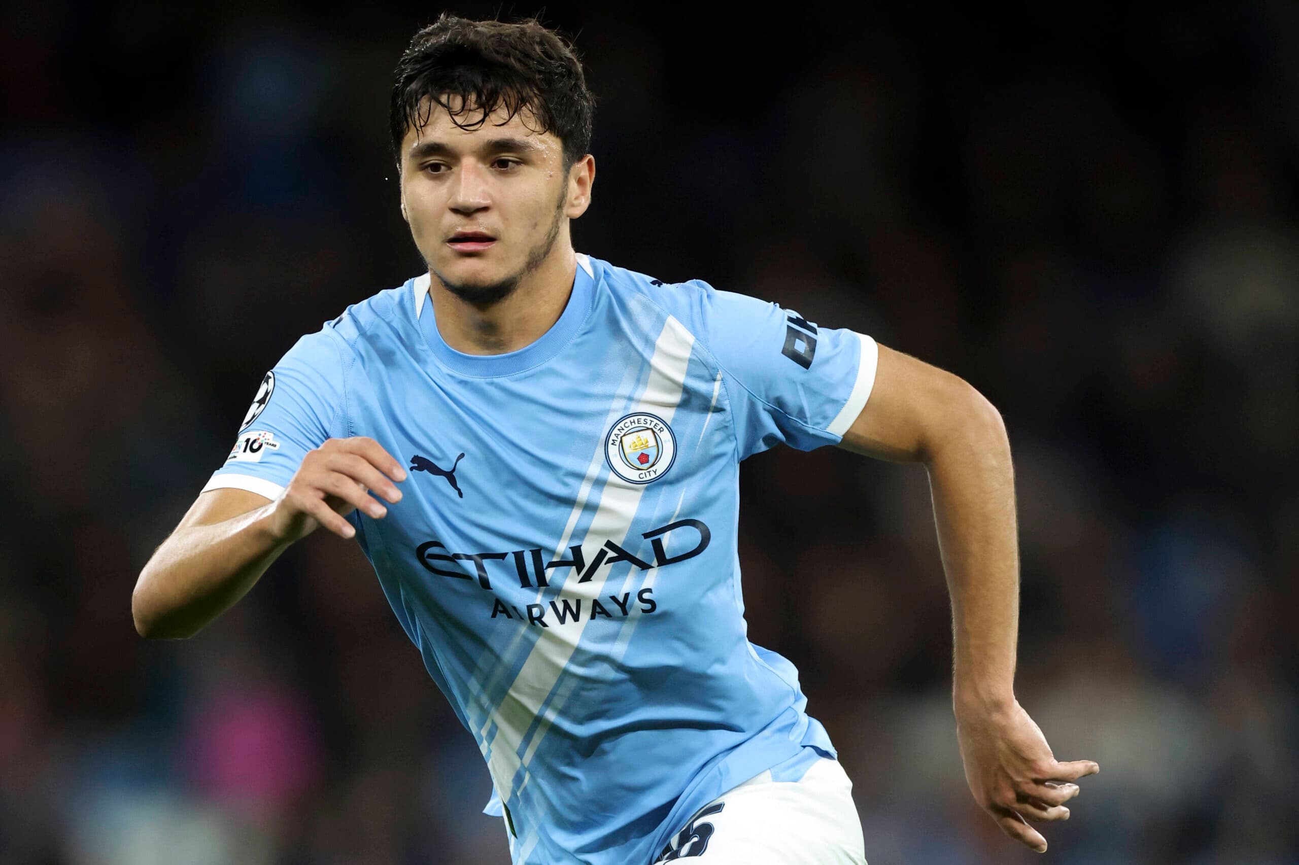 Report: Chelsea considering shock move for Manchester City star