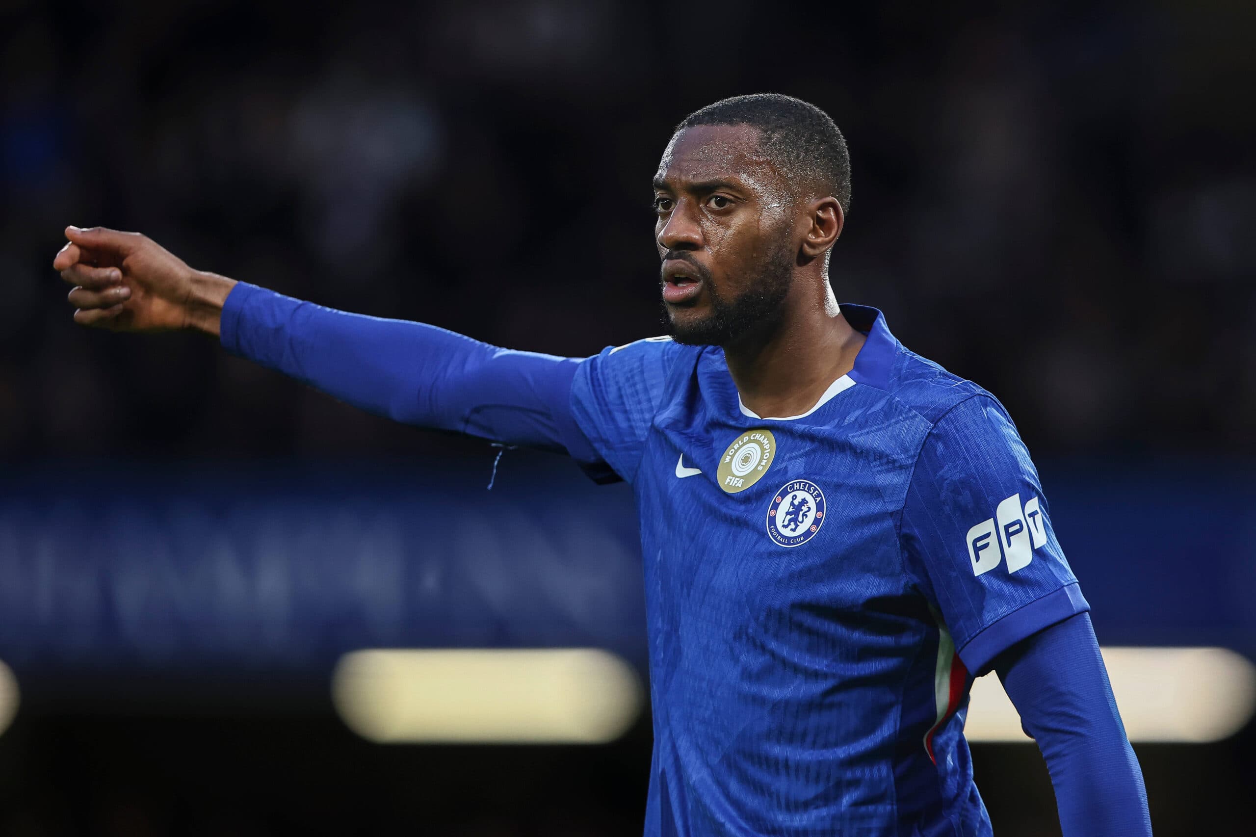 Report: Manchester United offered the chance to sign Chelsea star in surprise move