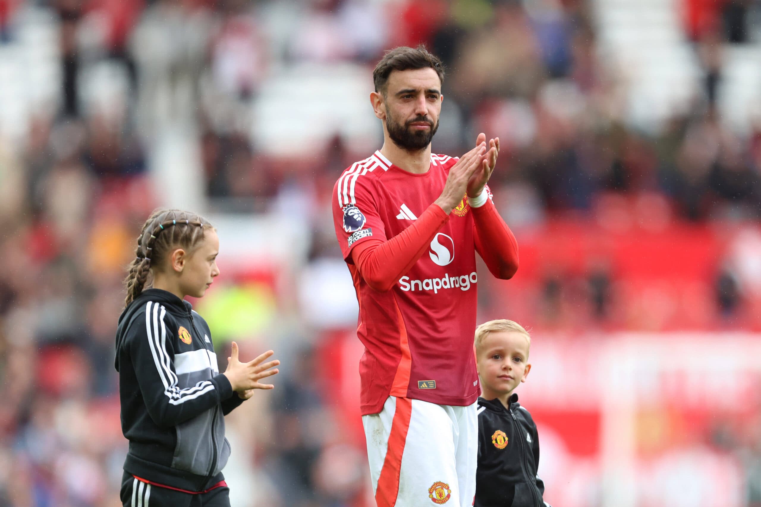 Report: Manchester United ready to keep midfielder despite transfer rumours