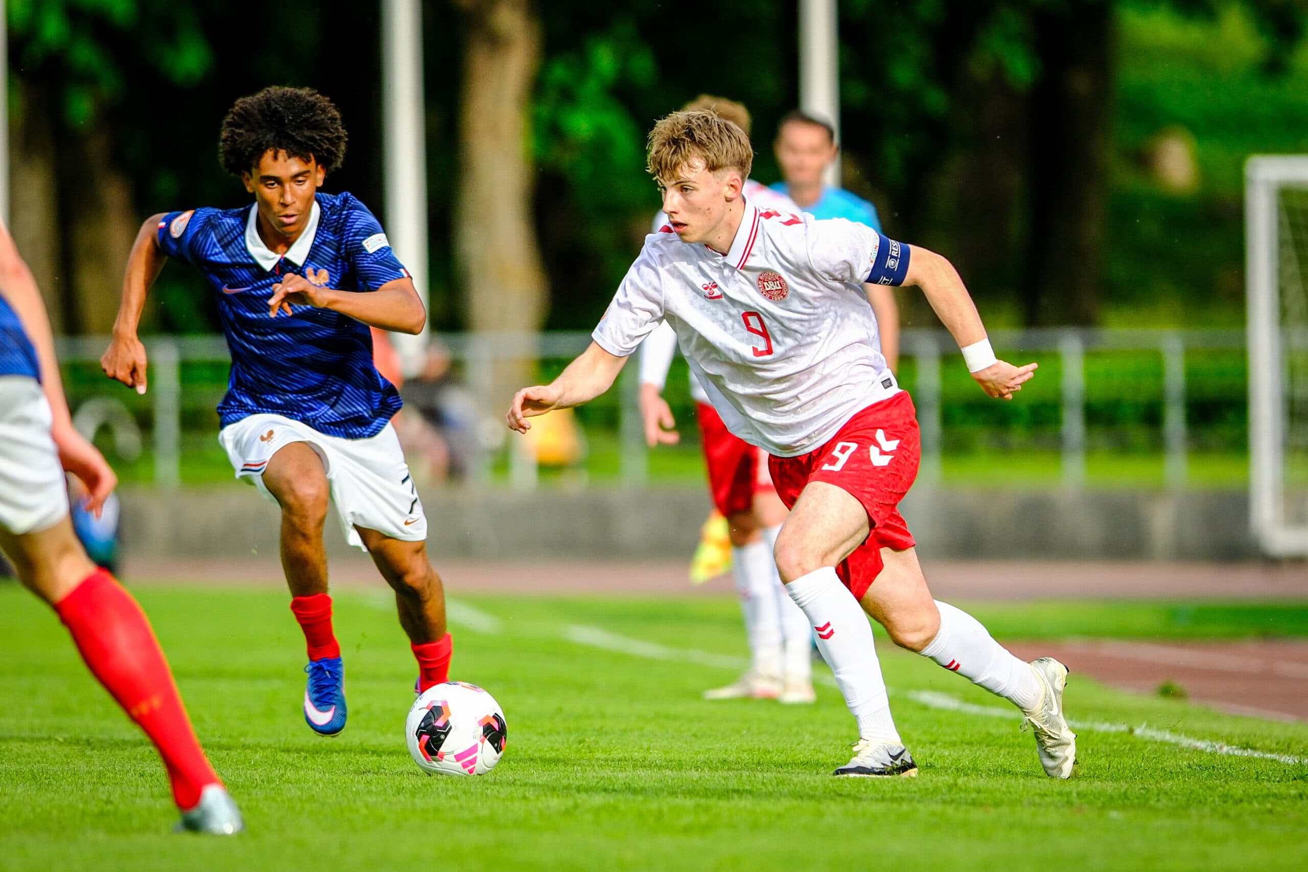 Report: Chelsea set to battle Man City in the race for 17-year-old wonderkid