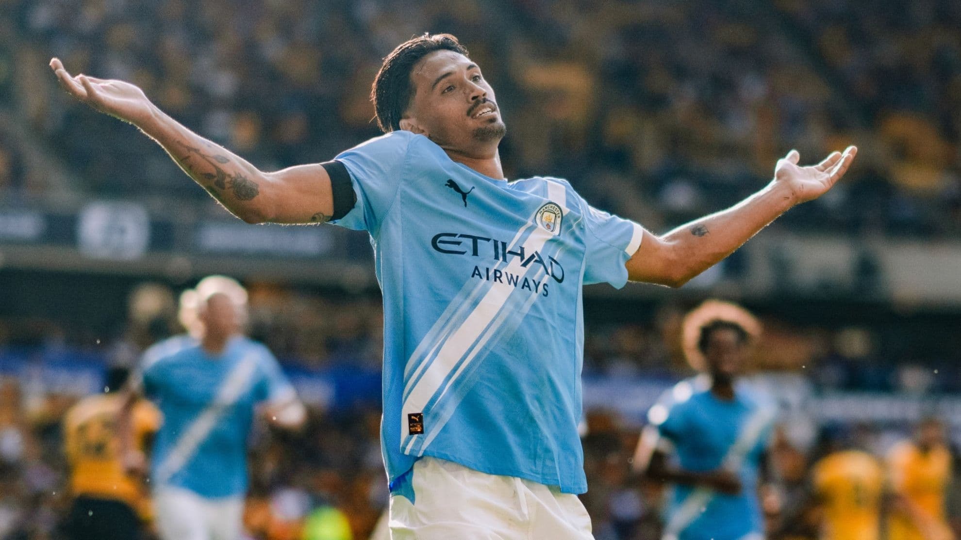 Atletico Madrid open talks with Manchester City for midfielder