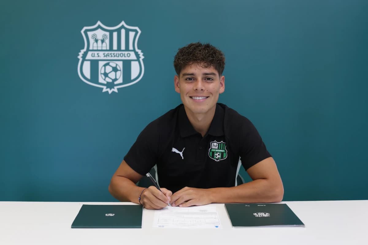 Official: Dominguez joins Sassuolo from Bologna with purchase option at €10m