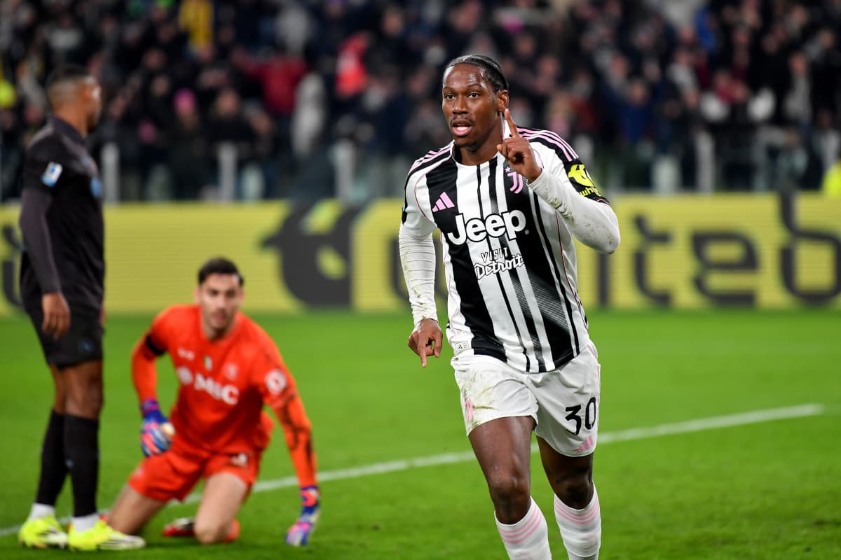 Video: Canada star David returns to Juventus training after World Cup