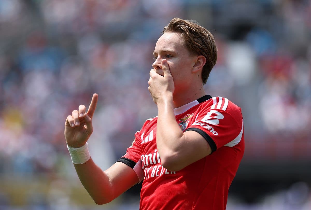 Milan & Como join Liverpool & Spurs in race for Norwegian talent Schjelderup
