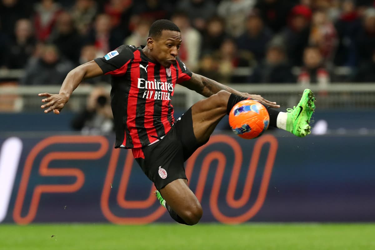 Aston Villa intensify for Estupinan after Manchester United and PSG spend big