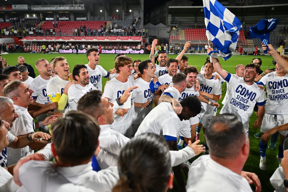 Como celebrate Champions League triumph with open top bus parade