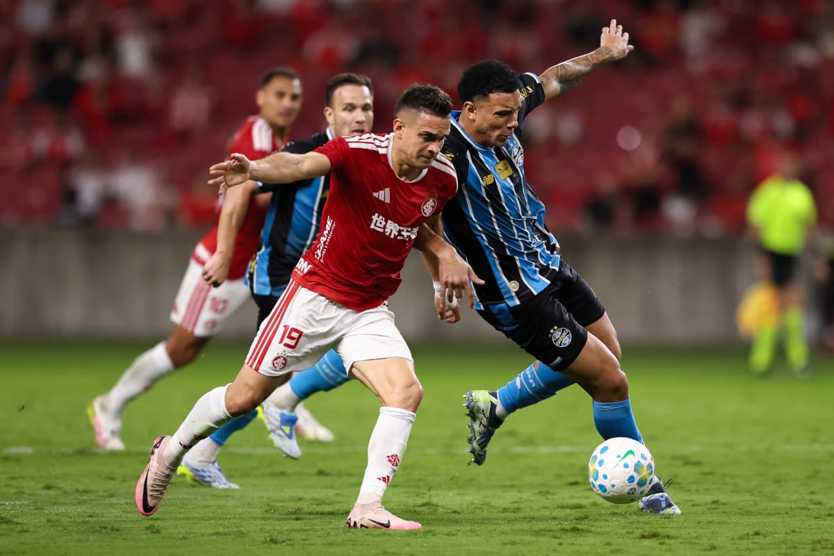 Viery set for Fiorentina medical after €13m plus bonus deal with Gremio