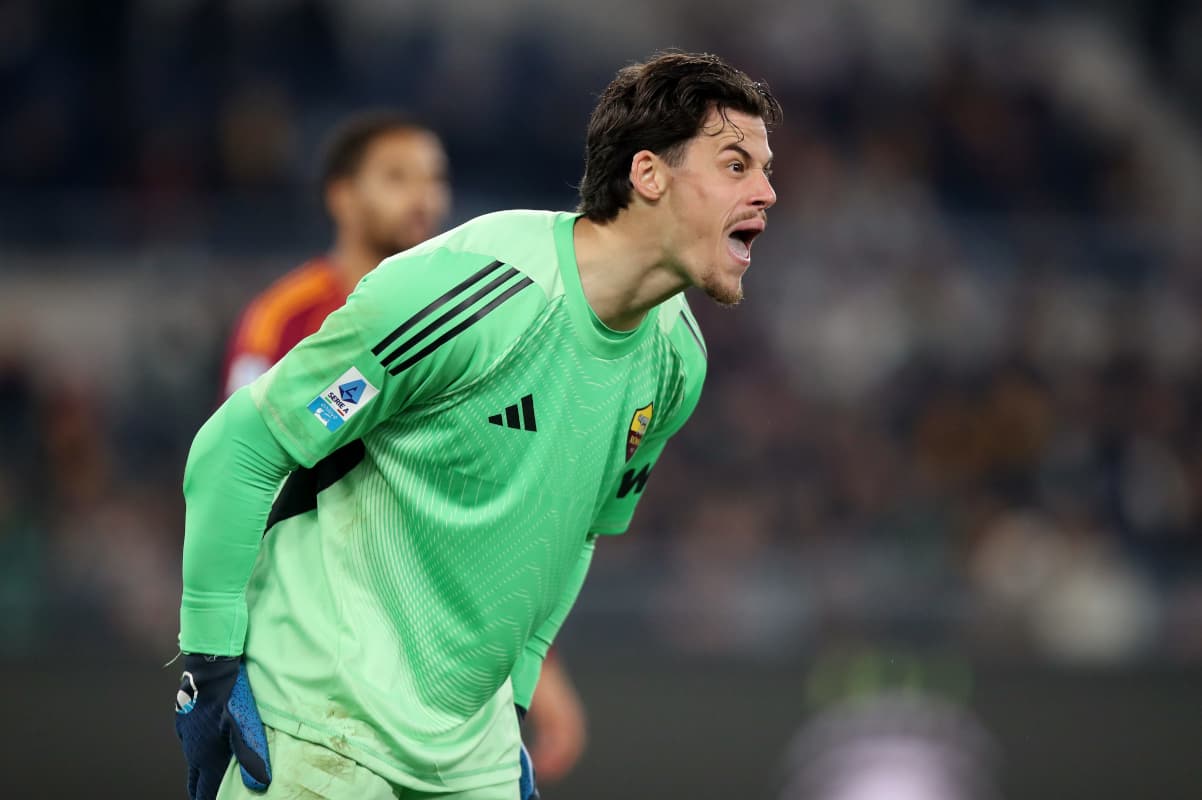 Juventus enquire about Roma goalkeeper Svilar as Martinez and Vicario talks stall