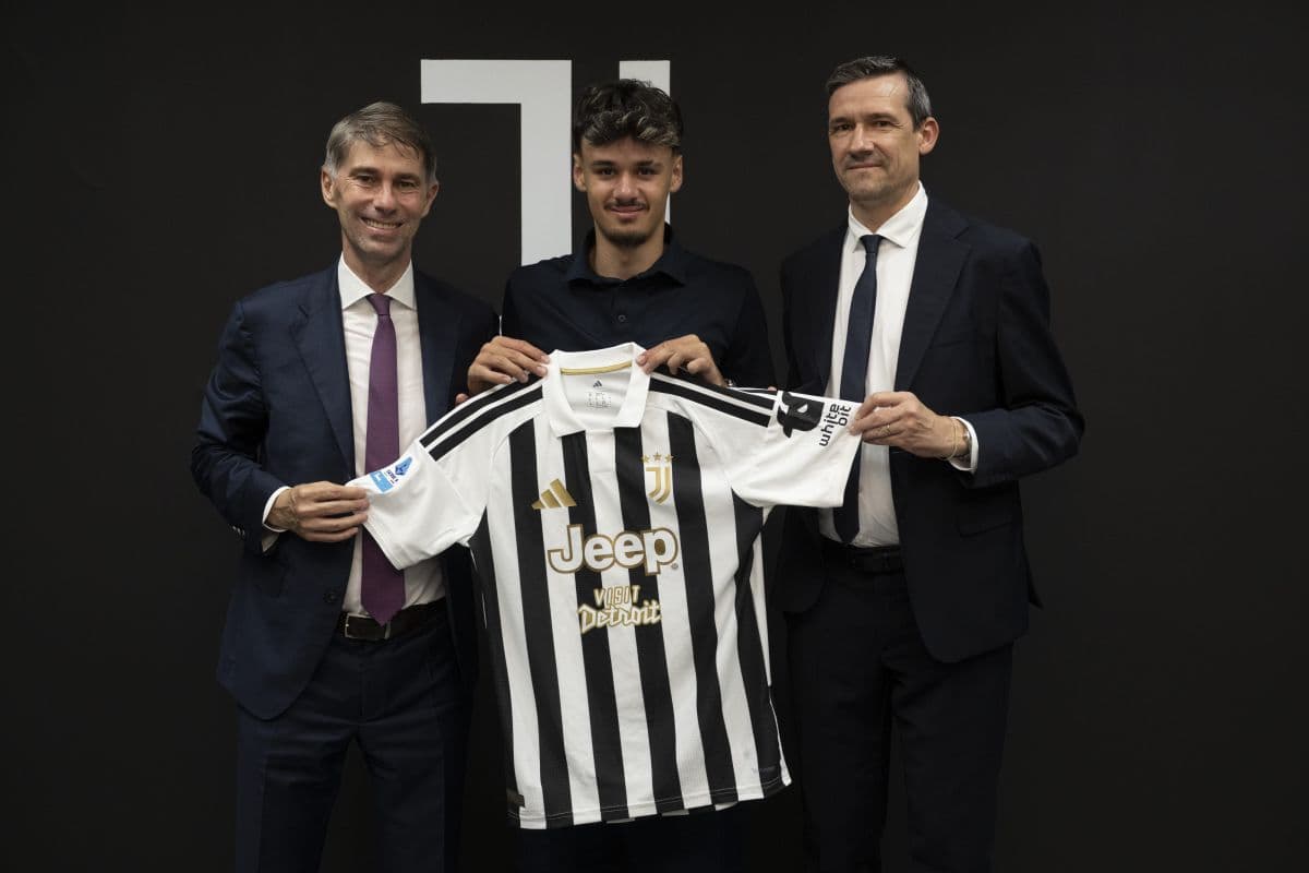 Official: Juventus sign teenage forward Alajbegović from Bayer Leverkusen