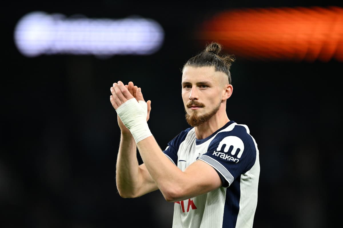 Video: Tottenham defender Dragusin arrives for Fiorentina medical