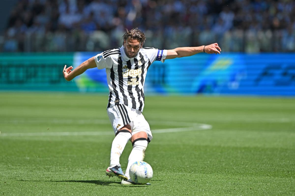 Real Madrid plan audacious move for Juventus midfielder Locatelli