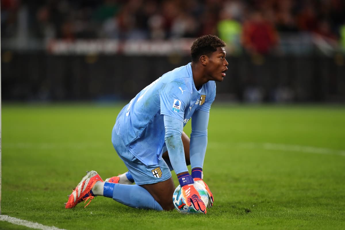 Napoli join Manchester United and Bayern Munich in race for Parma goalkeeper Suzuki