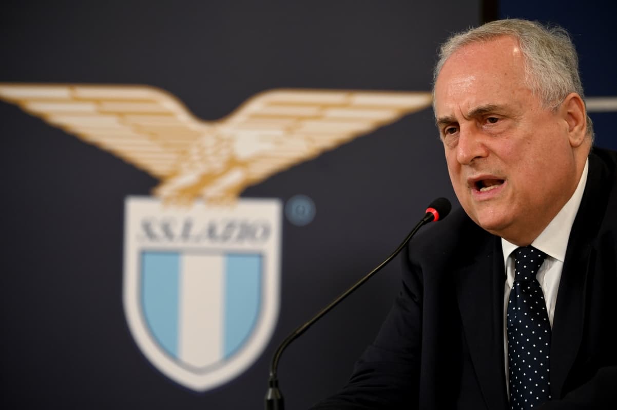 Lotito rages at Lazio fans, players and coach Sarri: ‘They soil their shorts’