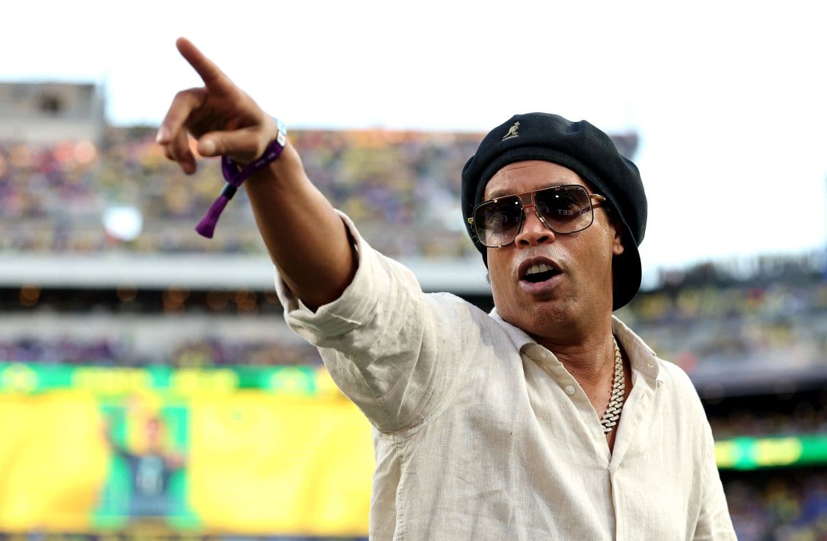 Video: Ronaldinho completes Serie C move and signs iconic no.10 jersey – ‘He will play’