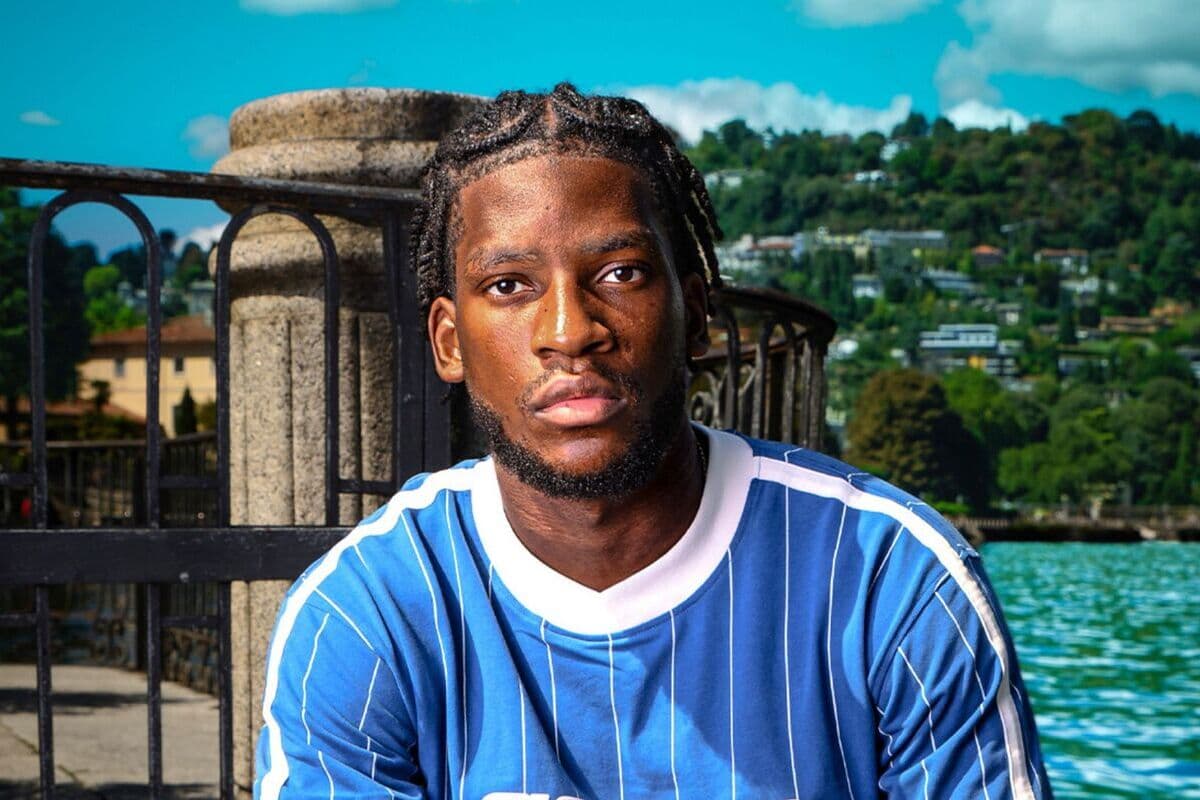 Official: Como sign ex-Manchester United defender Kambwala from Villarreal