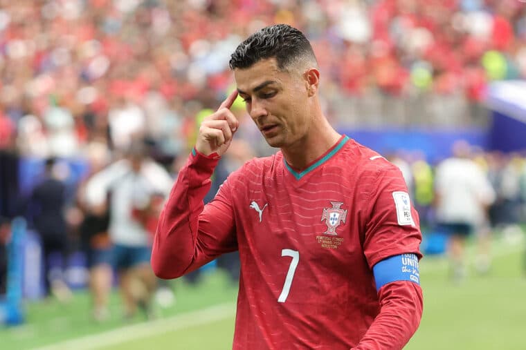 Roberto Martinez criticised over Cristiano Ronaldo handling in Portugal’s draw with DR Congo