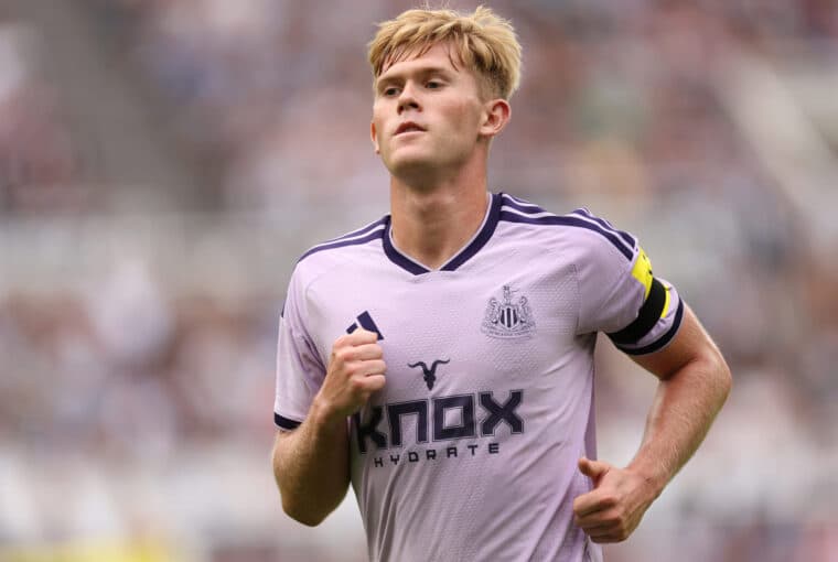 Manchester United target Lewis Hall in talks with Newcastle over new contract