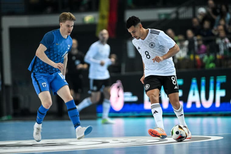 Why more football fans are following futsal betting online