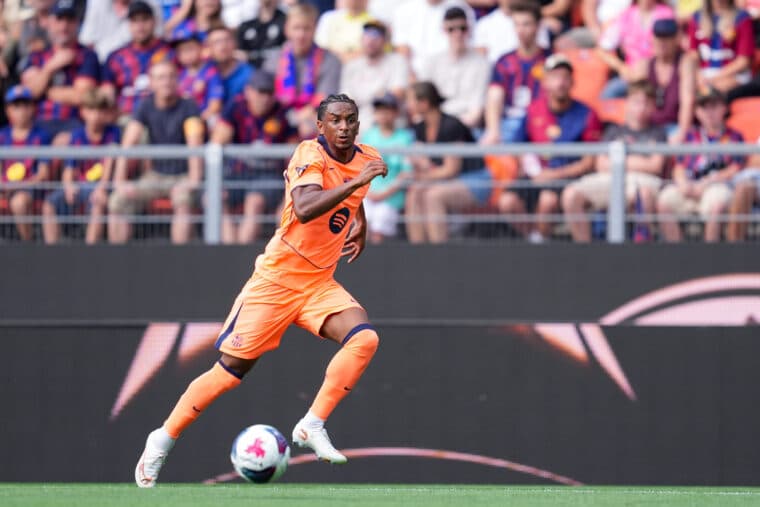 Manchester United target Alejandro Balde decides to leave Barcelona