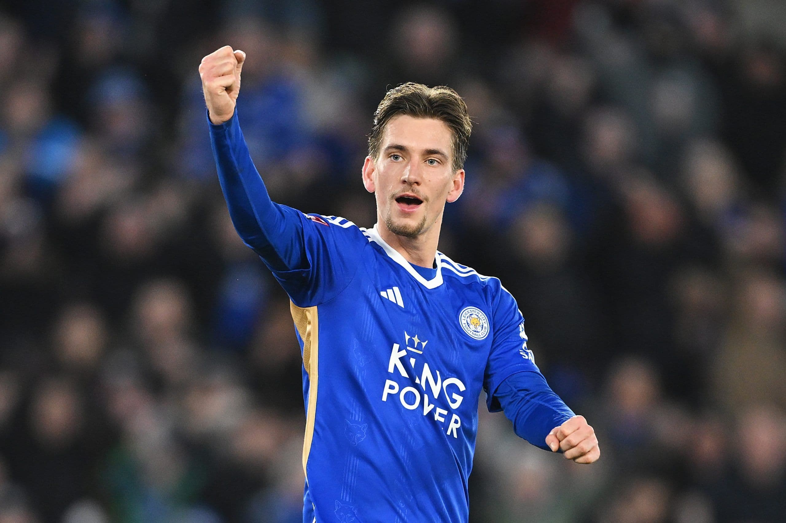Former Leicester City midfielder remains in Belgium following release from Antwerp