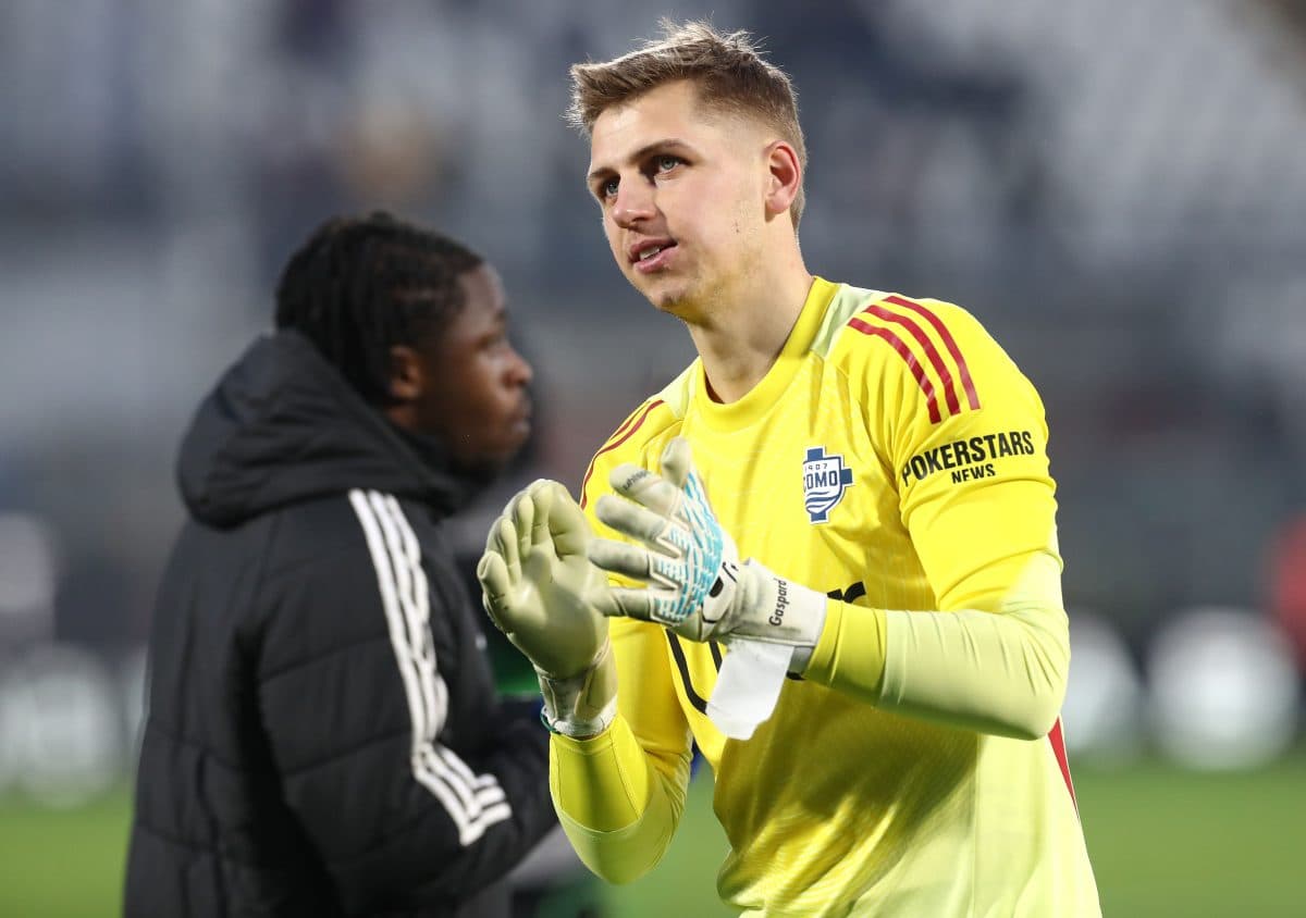 Official I Jean Butez extends Como contract