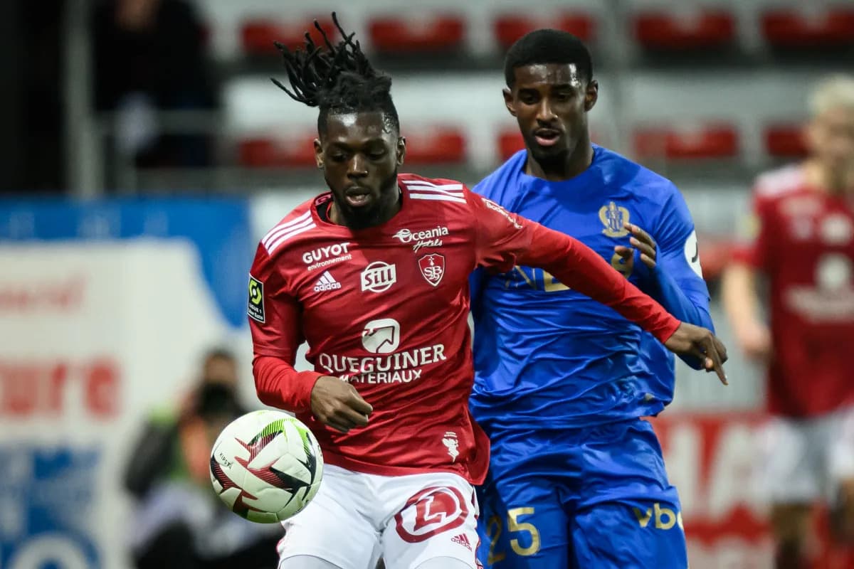 Burnley interested in signing Bradley Locko from Brest