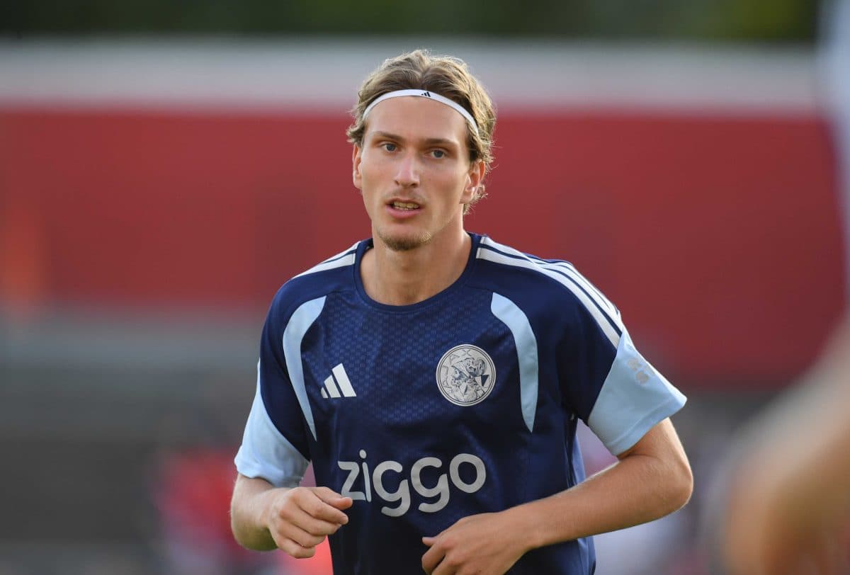 PSG move closer to reaching agreement with Ajax to sign Mika Godts